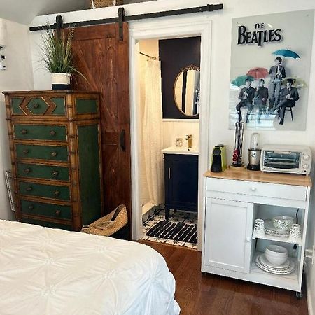 Adorable 1 Bedroom Cottage New York Bagian luar foto